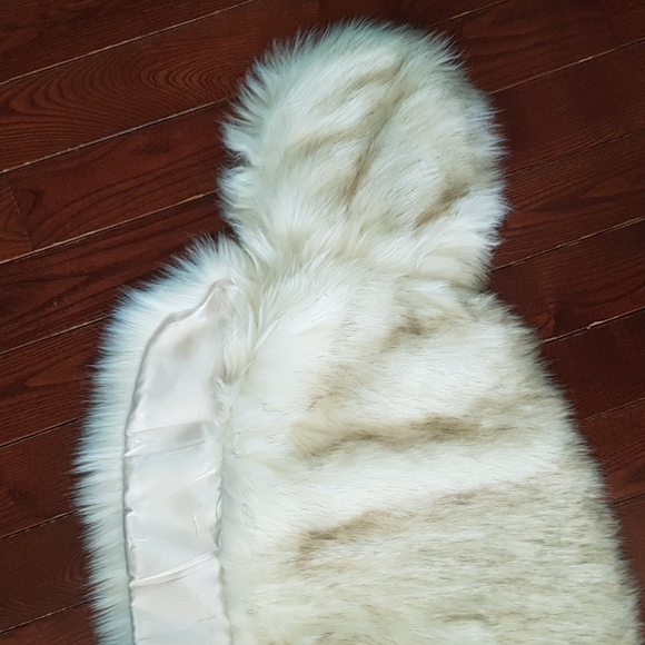 Fur wedding wraps - Picture 4 of 5